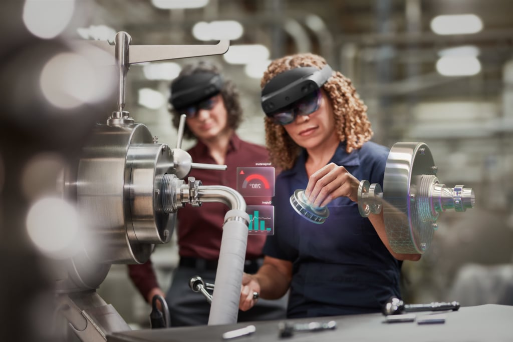 透過HoloLens的各項應用體會到全新的工作模式。當您能直接還原相同體驗時，工作何必要在現場？